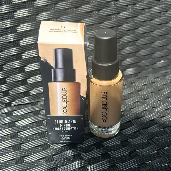 Brand New Smashbox Studio Skin 24 Hour Hydra Foundation - Picture 1 of 2